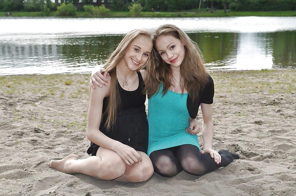 25P Black pantyhose pics !!!!!