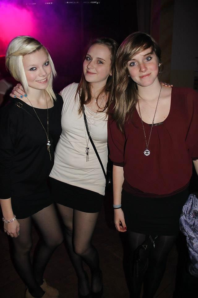25P Black pantyhose pics !!!!!