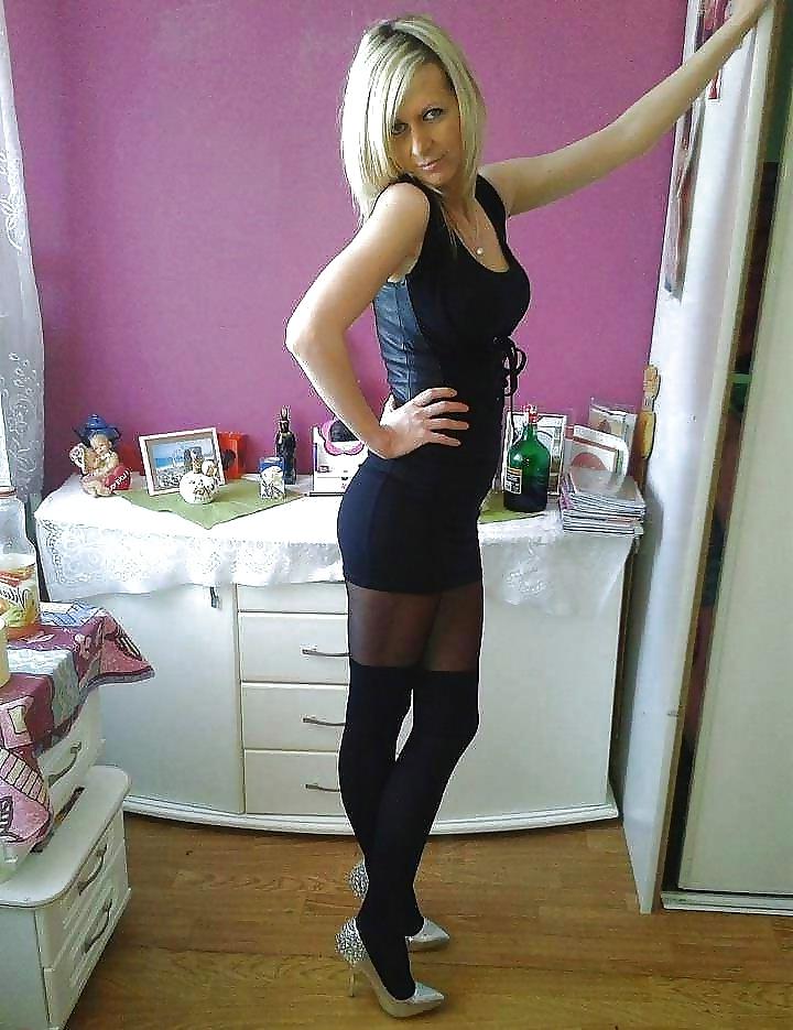 25P Black pantyhose pics !!!!!