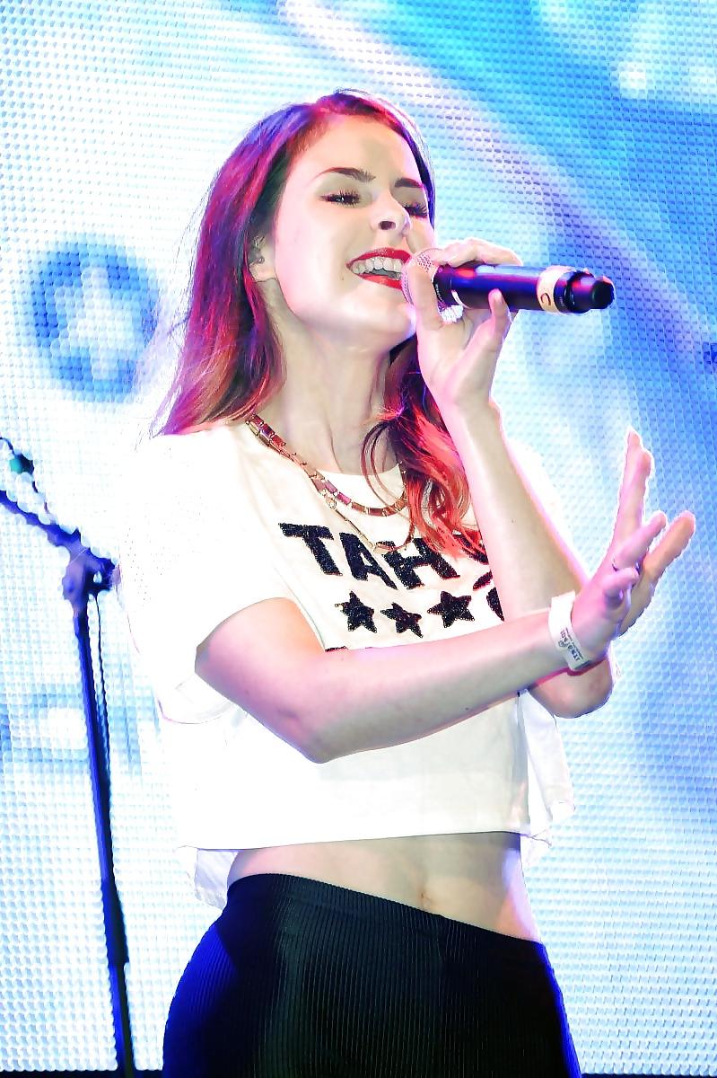 25P Lena Meyer-Landrut GEILE Bauchfrei!!!!