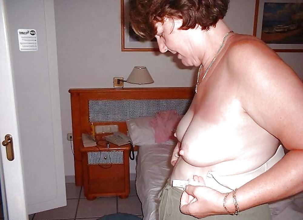 15P Mature White Women From the Net #2
