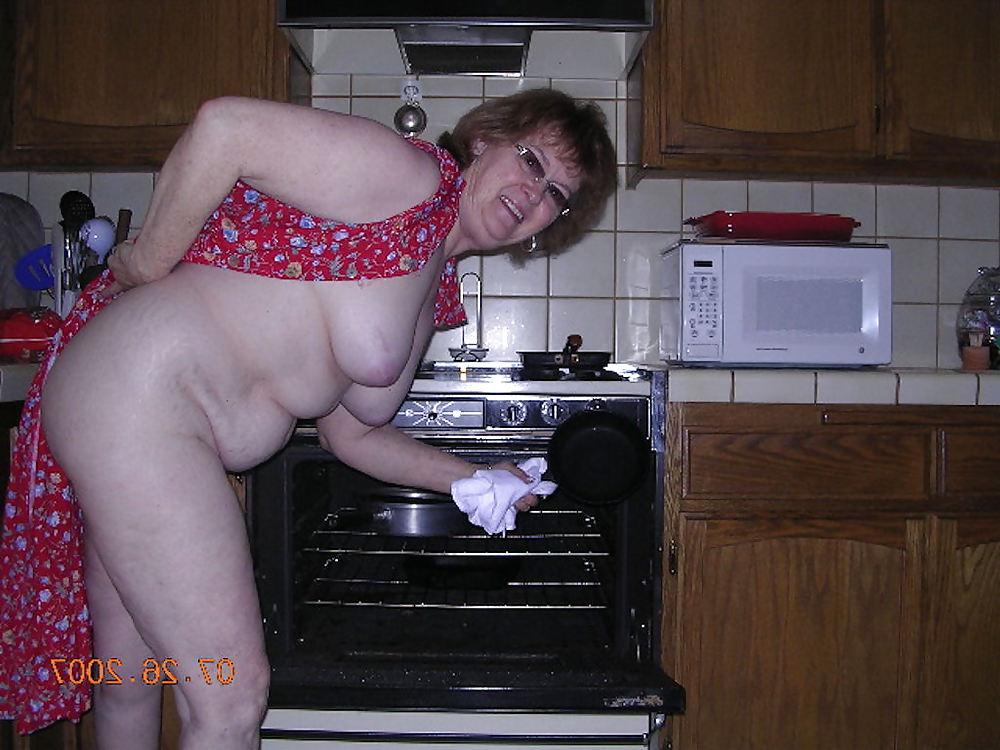 15P Mature White Women From the Net #2