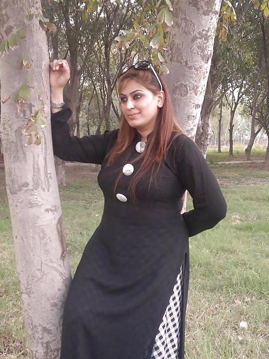 25P Pakistani  Aysha Ch. sexy body for you long cock