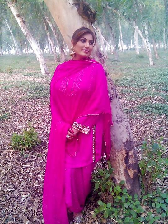 25P Pakistani  Aysha Ch. sexy body for you long cock