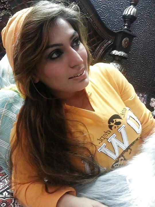 25P Pakistani  Aysha Ch. sexy body for you long cock