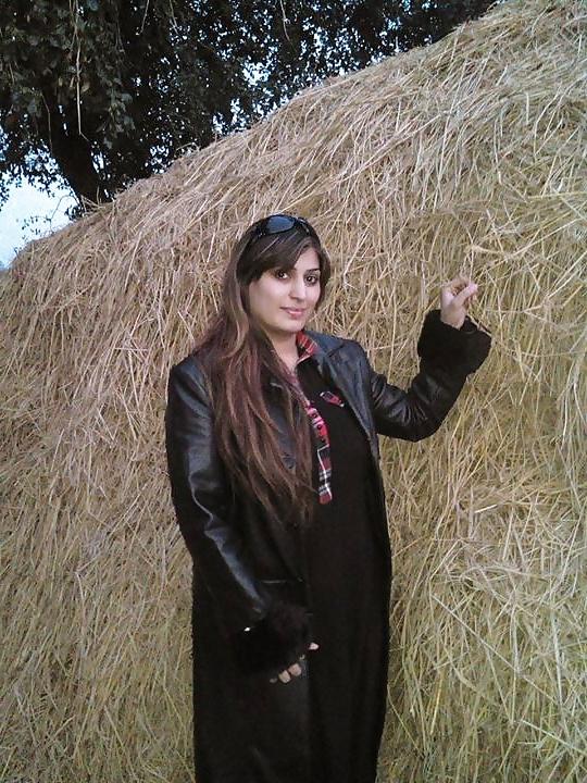 25P Pakistani  Aysha Ch. sexy body for you long cock