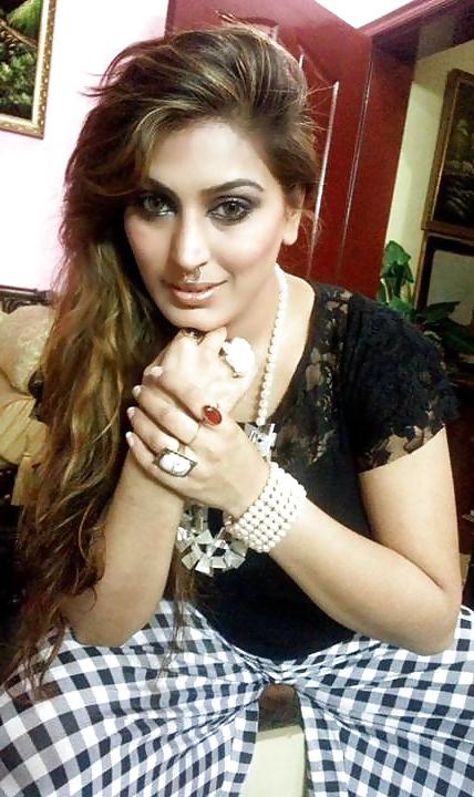 25P Pakistani  Aysha Ch. sexy body for you long cock