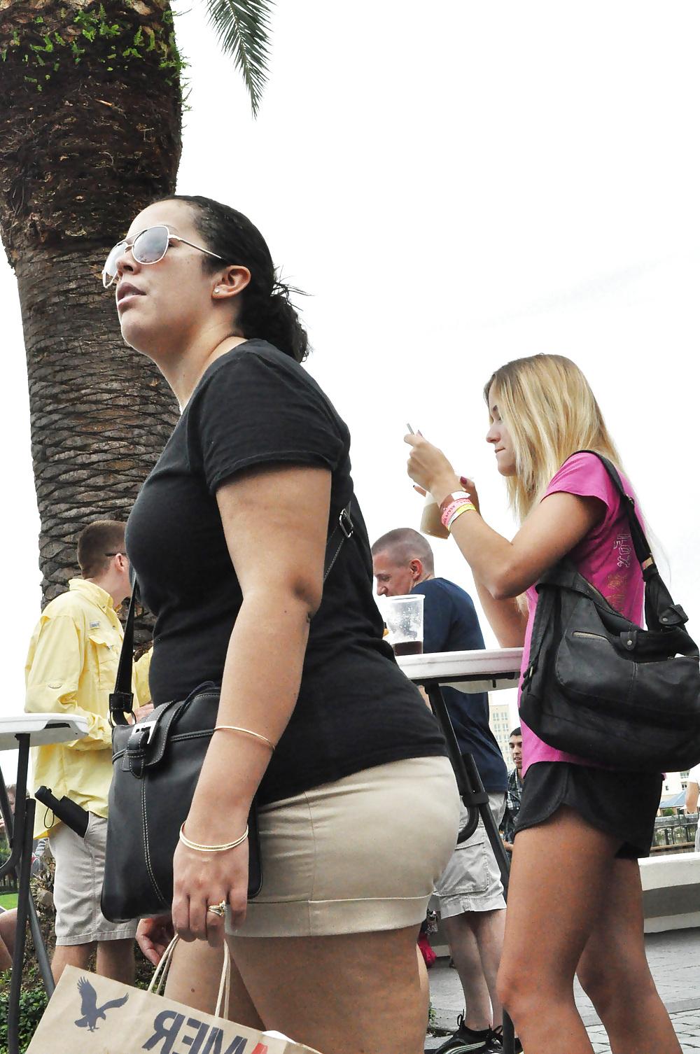 9P Dos Chicas en un camion de alimentos