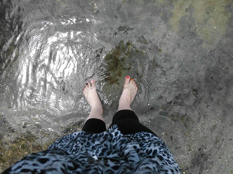 8P New feet my friend( les pieds de mes amis que j'aime )