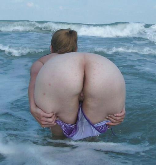 25P Ass and pussy bent over from behind - no faces