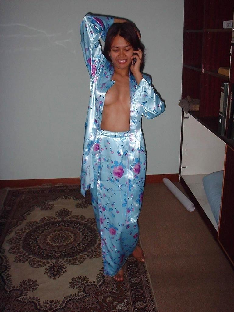 7P Malay girl exposing in office and at home