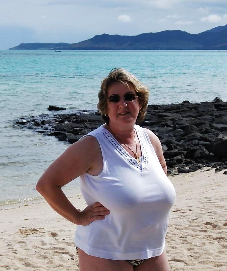 25P Busty Mums on Holiday