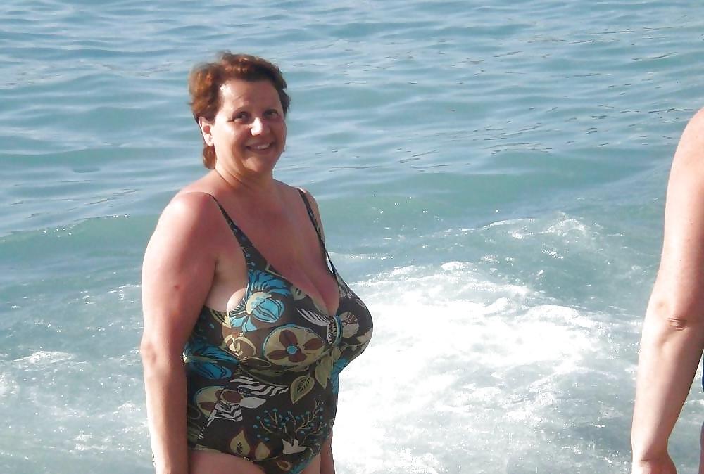 25P Busty Mums on Holiday