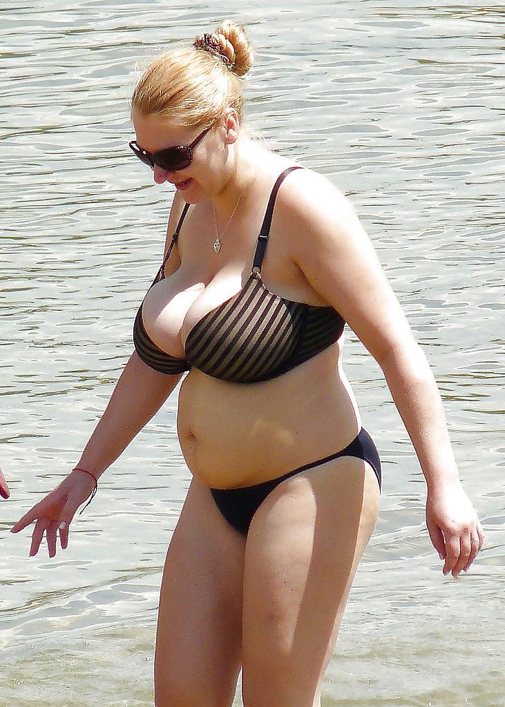 25P Busty Mums on Holiday
