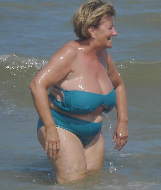 25P Busty Mums on Holiday