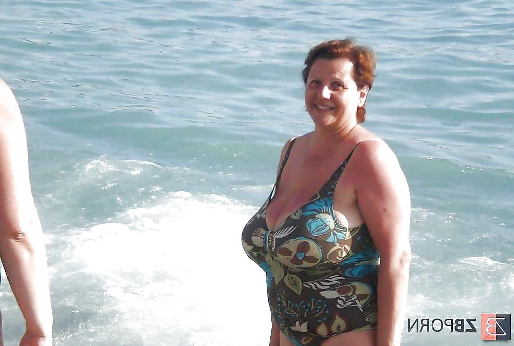 25P Busty Mums on Holiday