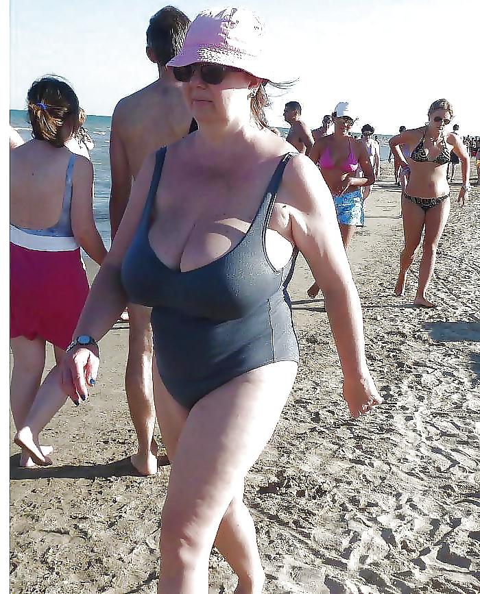 25P Busty Mums on Holiday