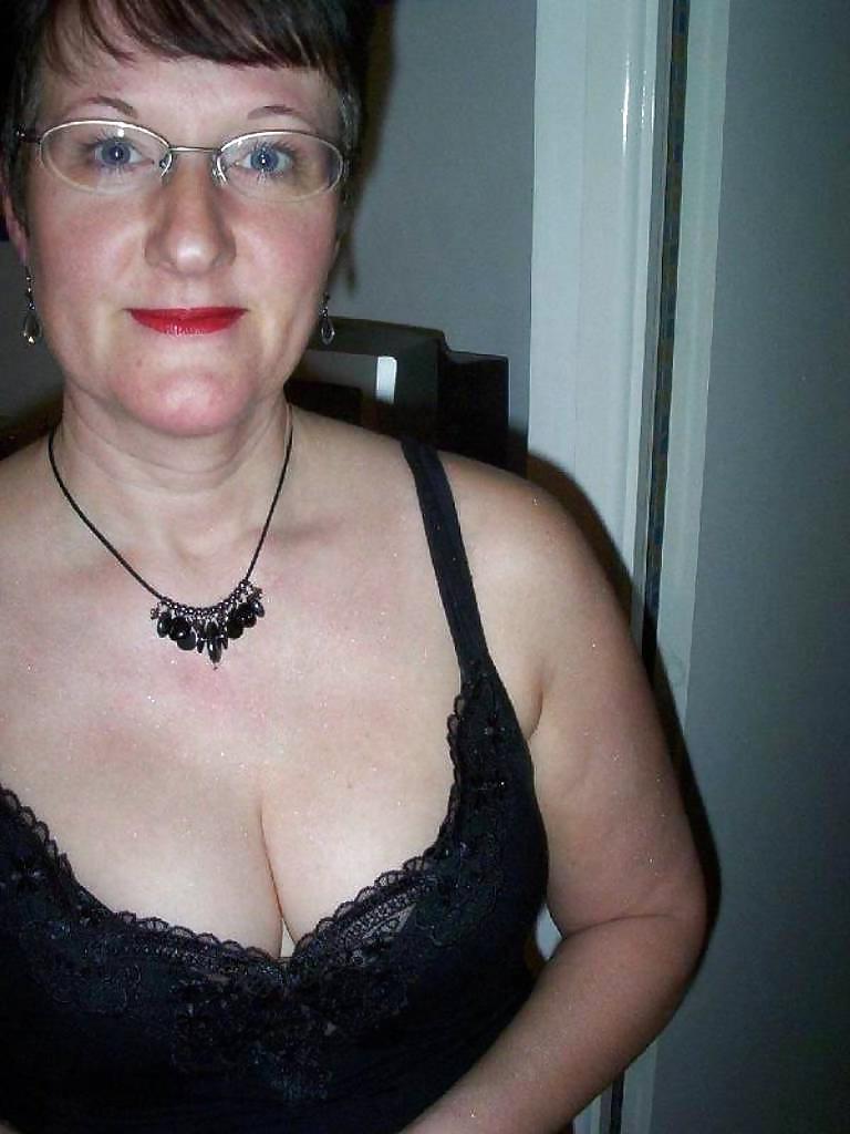 25P Dogging Mom at home