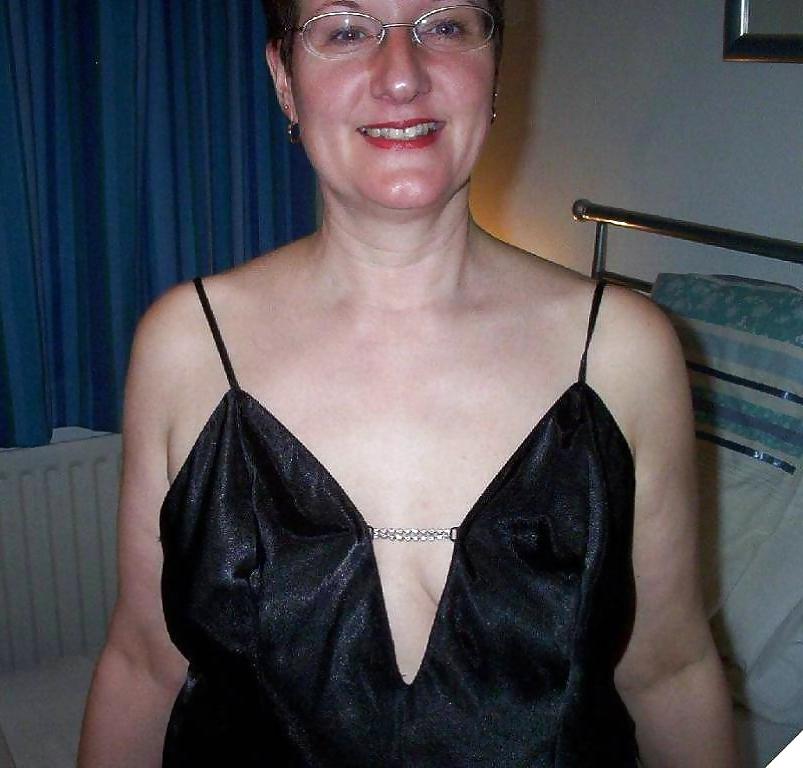 25P Dogging Mom at home