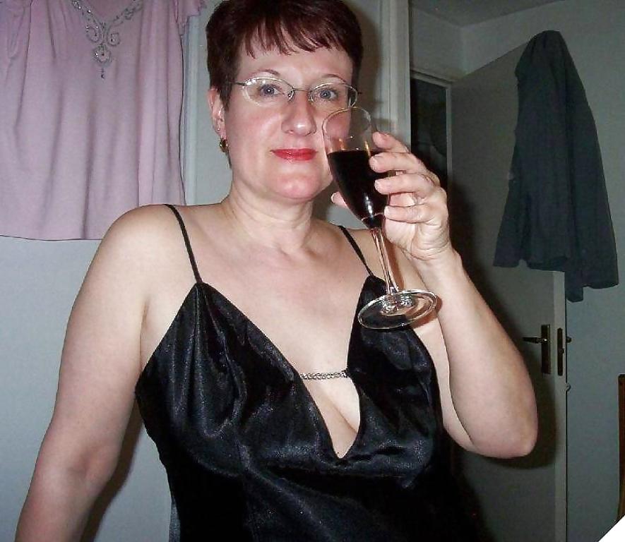 25P Dogging Mom at home