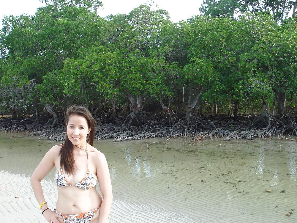 25P Filipina MILF swim party 2