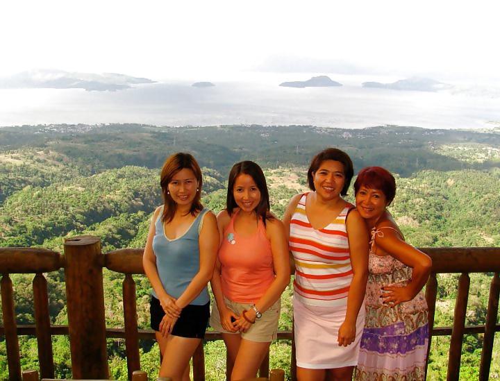 25P Filipina MILF swim party 2