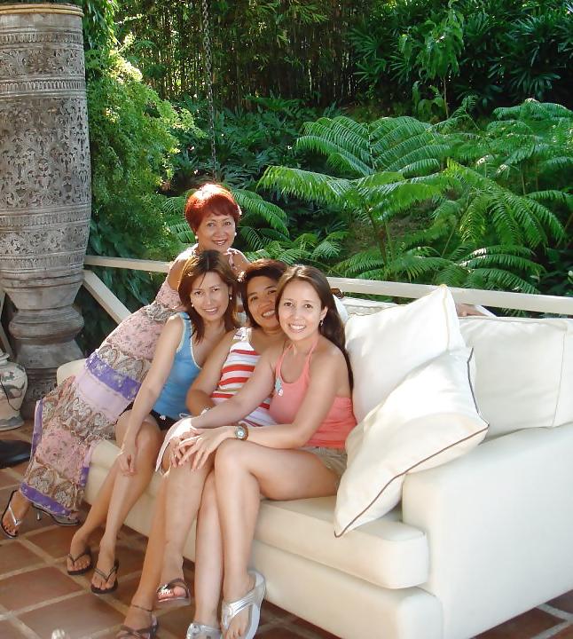 25P Filipina MILF swim party 2