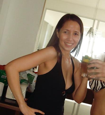 25P Filipina MILF swim party 2