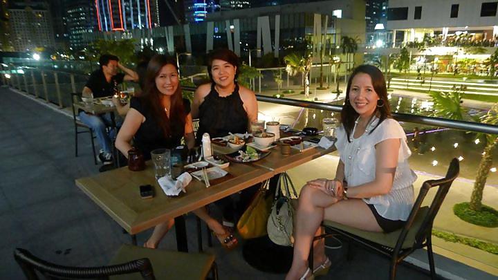 25P Filipina MILF swim party 2