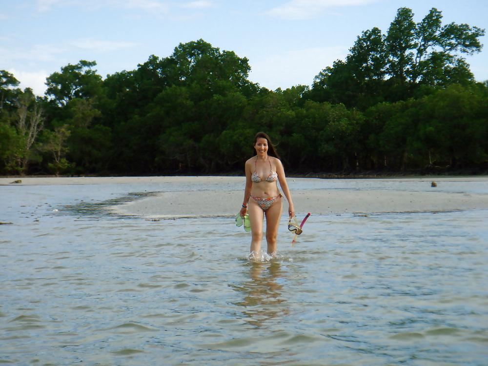 25P Filipina MILF swim party 2