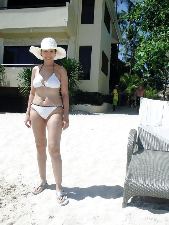 25P Filipina MILF swim party 2