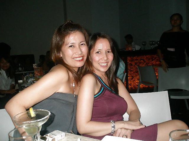 25P Filipina MILF swim party 2