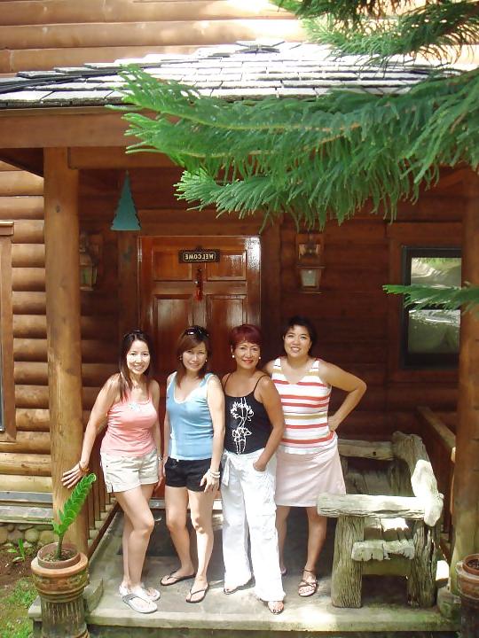 25P Filipina MILF swim party 2