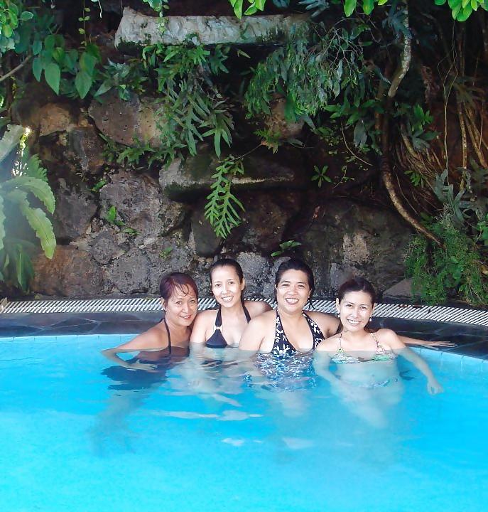 25P Filipina MILF swim party 2