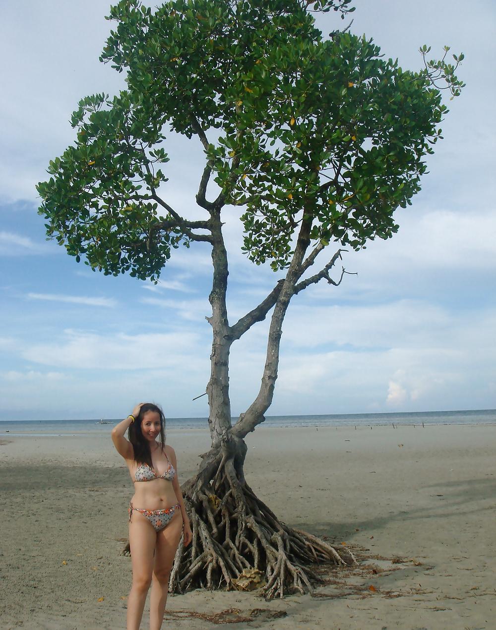 25P Filipina MILF swim party 2