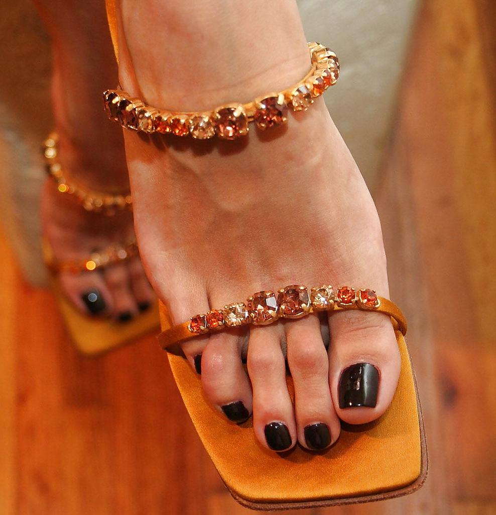 10P Long toes