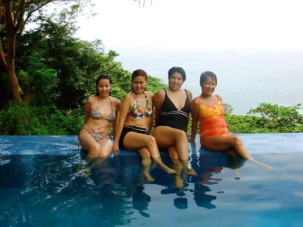 11P Filipina MILF swim party