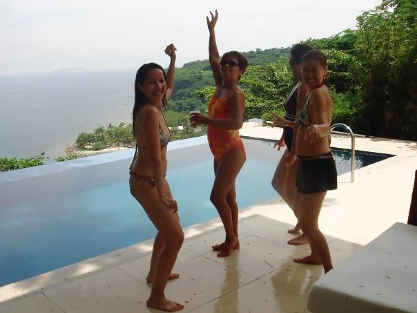 11P Filipina MILF swim party