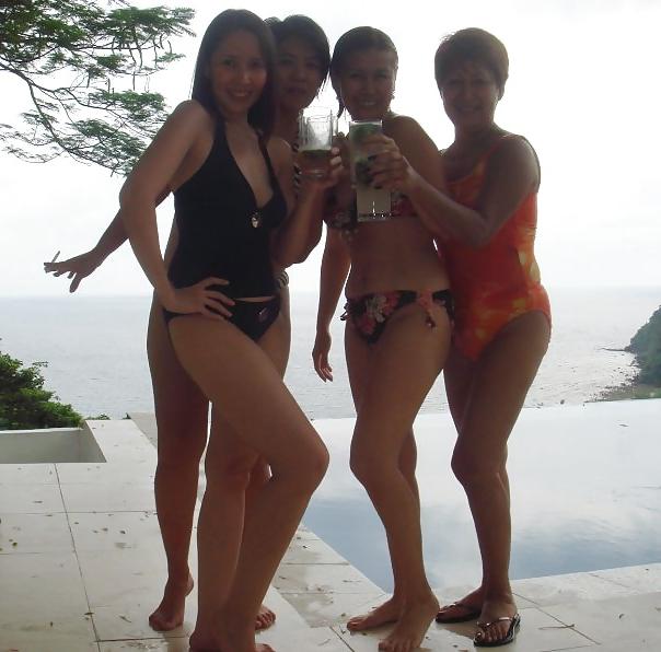 11P Filipina MILF swim party