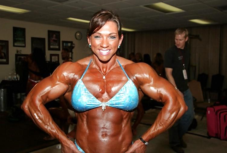 25P Wonderful Female Bodybuilders