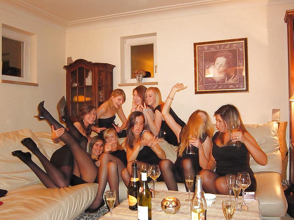 25P She's Soo Sexy In Pantyhose!!!