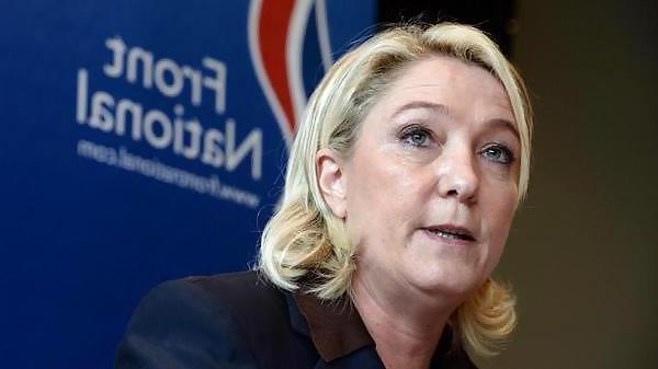 25P Would love to jerk off at the feet of Marine Le Pen
