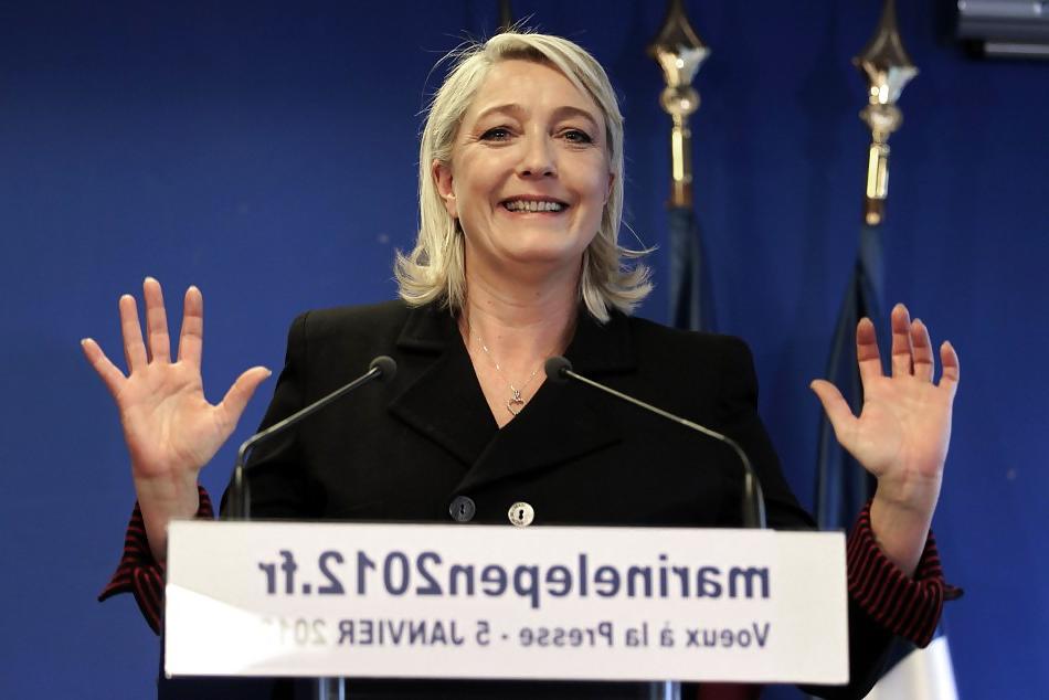 25P Would love to jerk off at the feet of Marine Le Pen