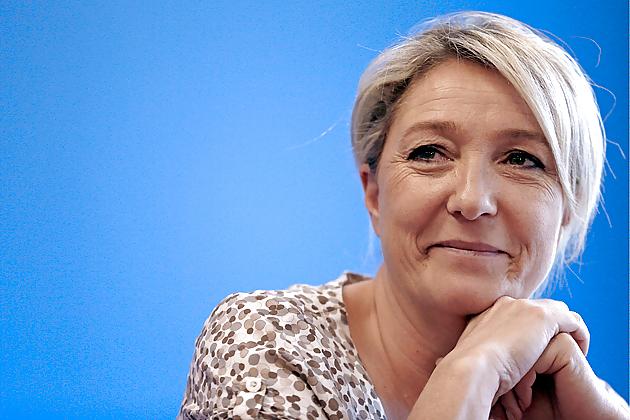 25P Would love to jerk off at the feet of Marine Le Pen