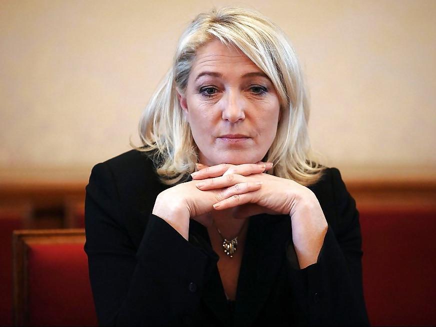 25P Would love to jerk off at the feet of Marine Le Pen