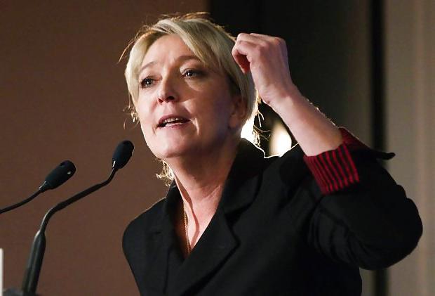 25P Would love to jerk off at the feet of Marine Le Pen