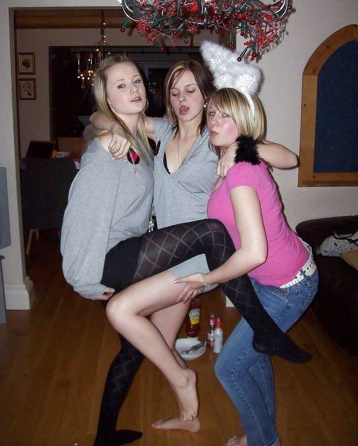 22P Samantha and her Friends..Teens in Pantyhose