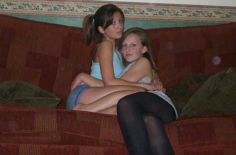 22P Samantha and her Friends..Teens in Pantyhose