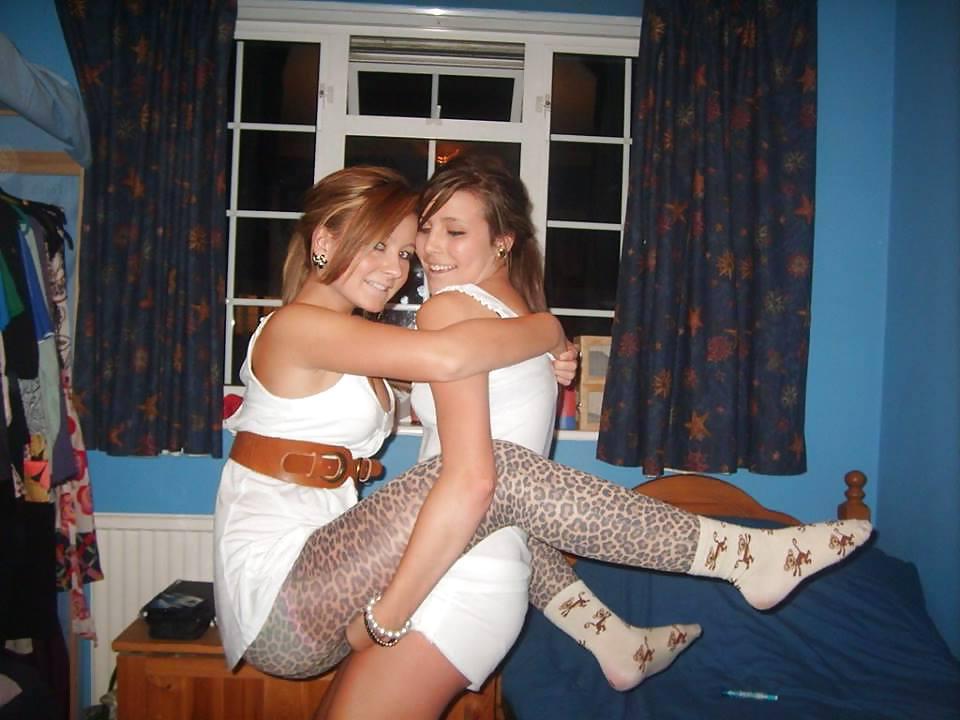 22P Samantha and her Friends..Teens in Pantyhose