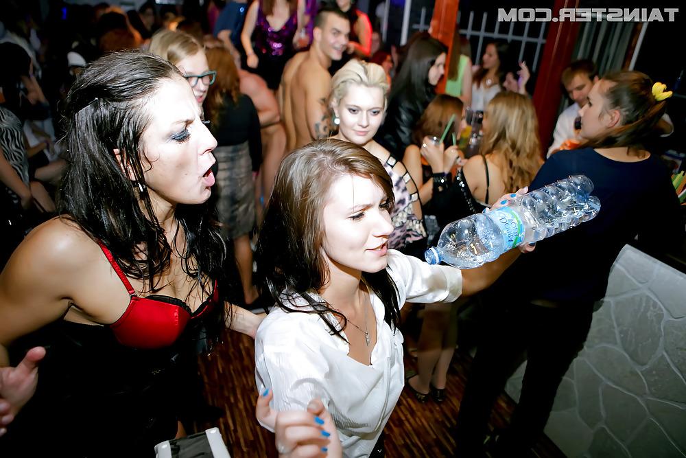 25P SEXY COUGARS FUCK ON NEW YEARS EVE PARTY